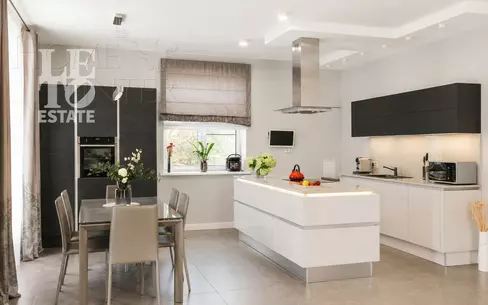 1-этажный коттедж 280 м² с отделкой