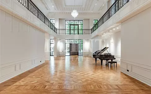 2-этажный коттедж 1 463 м² с отделкой