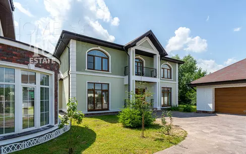 2-этажный коттедж 900 м² с отделкой