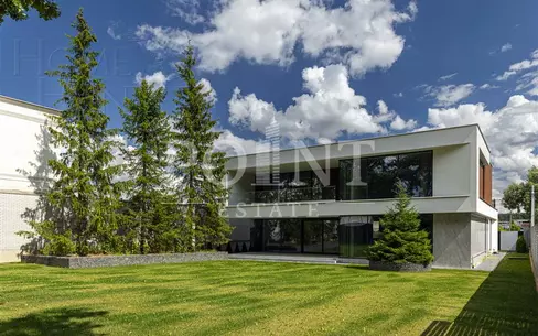 2-этажный коттедж 560 м² без отделки