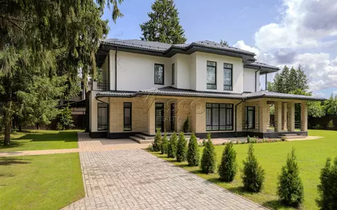 2-этажный коттедж 270 м² с отделкой