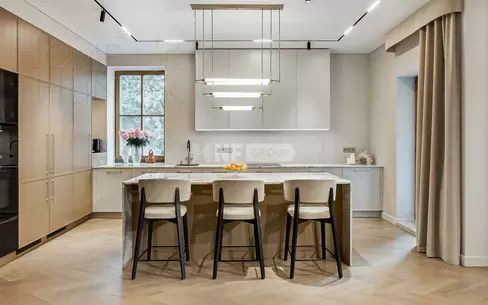 5-КОМН. КВАРТИРА С ОТДЕЛКОЙ 224.3 М² НА 3 ЭТАЖЕ