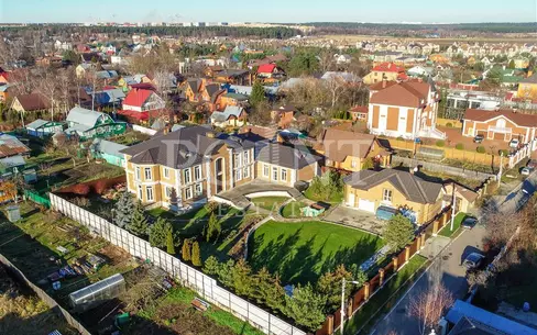 2-этажный коттедж 1 200 м² без отделки