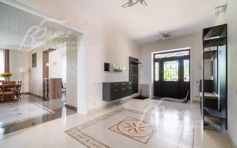 2-этажный коттедж 700 м² с отделкой