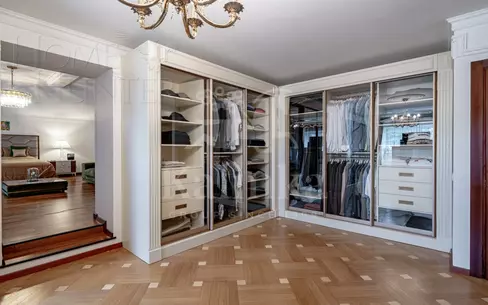 4-этажный коттедж 750 м² с отделкой