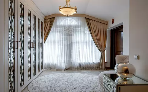 4-этажный коттедж 750 м² с отделкой