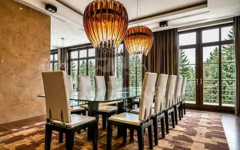 4-КОМН. КВАРТИРА С ОТДЕЛКОЙ 185.1 М² НА 2 ЭТАЖЕ