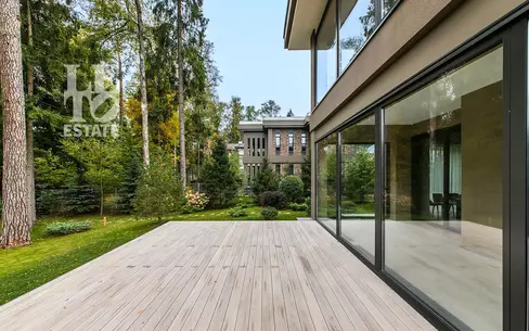2-этажный коттедж 320 м² с отделкой