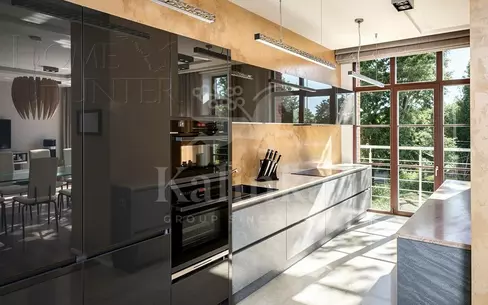 4-КОМН. КВАРТИРА С ОТДЕЛКОЙ 185.1 М² НА 2 ЭТАЖЕ