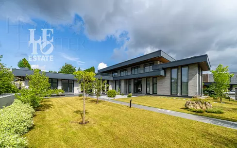 2-этажный коттедж 850 м² с отделкой