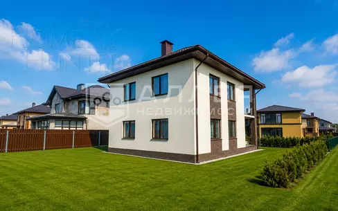 2-этажный коттедж 200 м² с отделкой