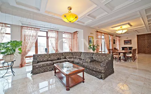 3-этажный коттедж 600 м² с отделкой