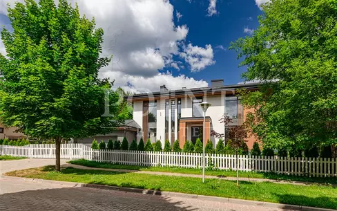 2-этажный коттедж 650 м² с отделкой