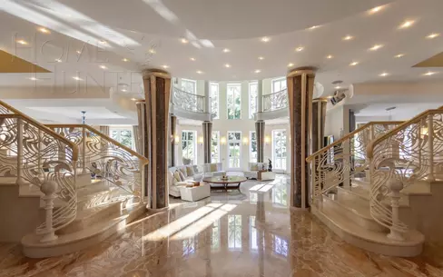 3-этажный коттедж 1 900 м² с отделкой