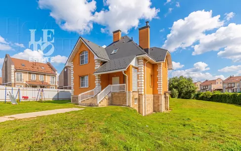 2-этажный коттедж 260 м² с отделкой