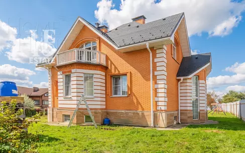 2-этажный коттедж 260 м² с отделкой