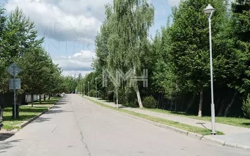 Участок 25.1 сот. в охраняемом поселке