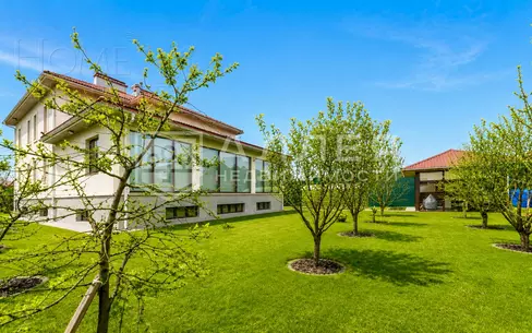 2-этажный коттедж 900 м² с отделкой