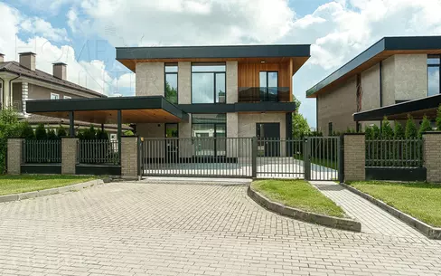 2-этажный коттедж 320 м² с отделкой