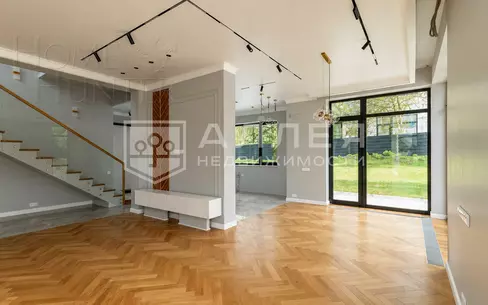2-этажный коттедж 240 м² с отделкой