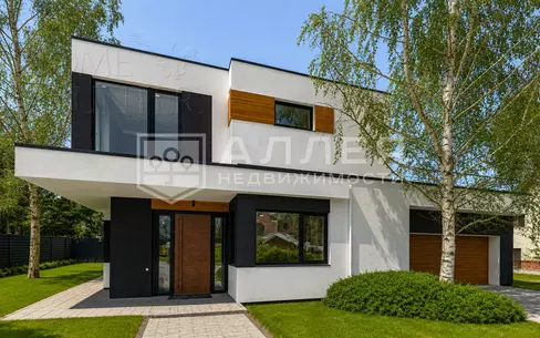 2-этажный коттедж 240 м² с отделкой