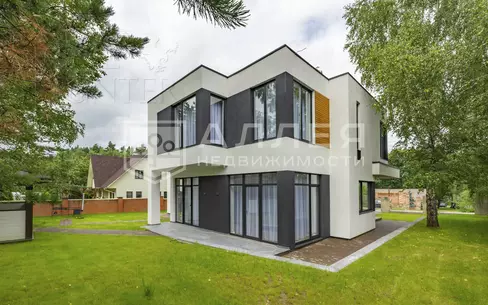 2-этажный коттедж 240 м² с отделкой