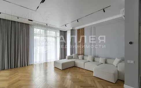 2-этажный коттедж 240 м² с отделкой