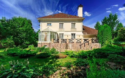 2-этажный коттедж 617.5 м² с отделкой