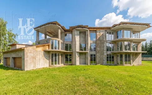 3-этажный коттедж 1 451 м² без отделки