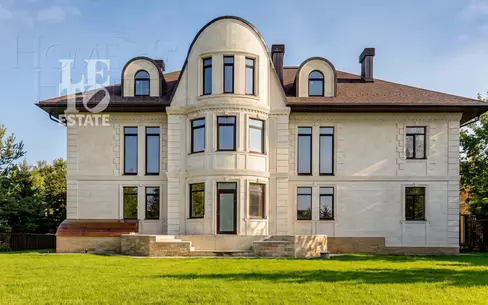 2-этажный коттедж 860 м² без отделки