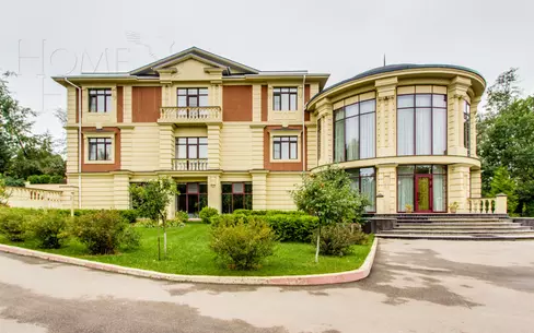 2-этажный коттедж 1 600 м² с отделкой