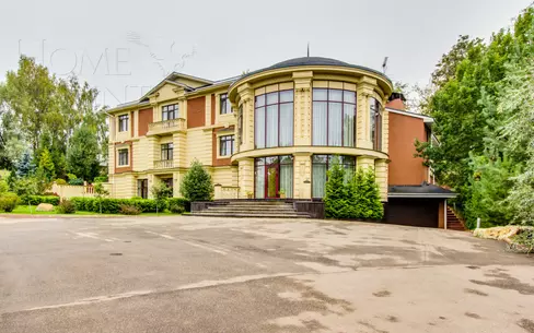 2-этажный коттедж 1 600 м² с отделкой