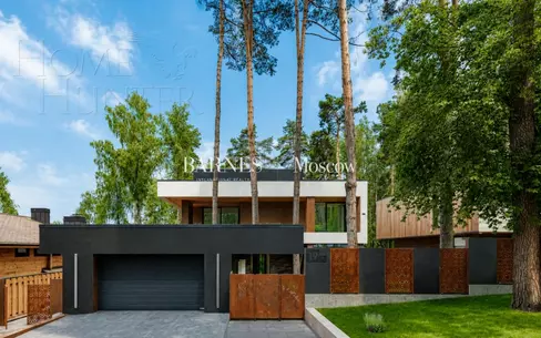 3-этажный коттедж 1 250 м² без отделки