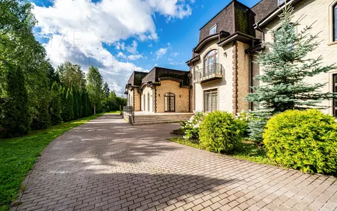 2-этажный коттедж 1 150 м² с отделкой