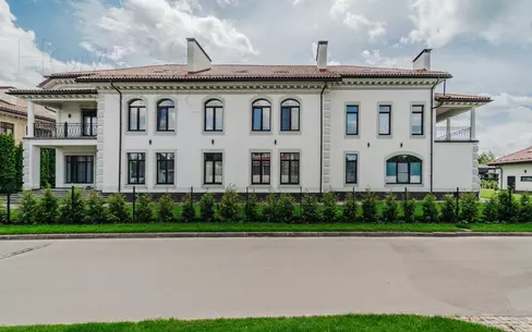 2-этажный коттедж 1 300 м² с отделкой