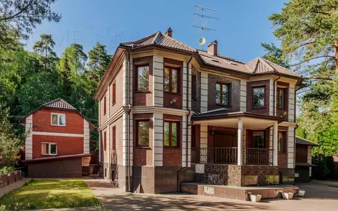 2-этажный коттедж 600 м² с отделкой