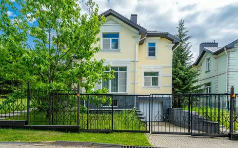 2-этажный коттедж 300 м² с отделкой