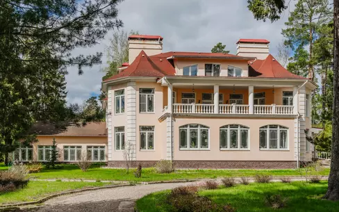 3-этажный коттедж 1 150 м² с отделкой