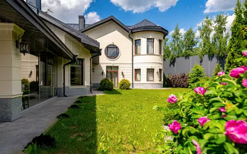 2-этажный коттедж 700 м² с отделкой
