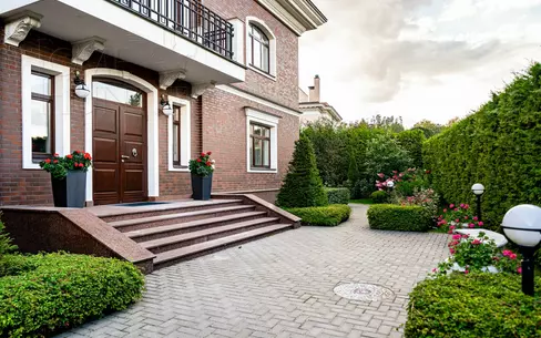 2-этажный коттедж 700 м² с отделкой