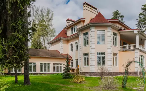 3-этажный коттедж 1 150 м² с отделкой