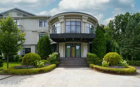 3-этажный коттедж 2 000 м² с отделкой