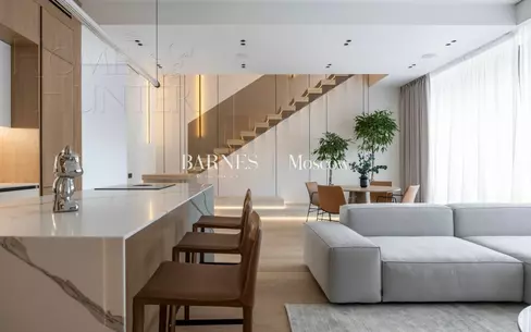 3-этажный таунхаус 250 м² с отделкой