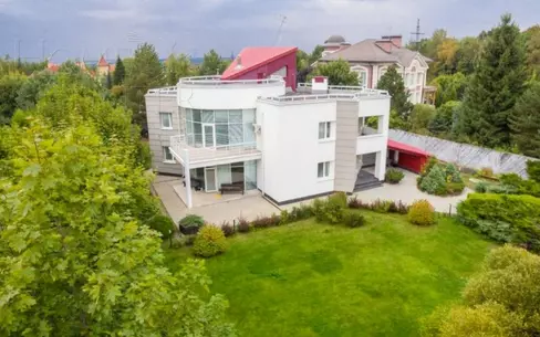 2-этажный коттедж 320 м² с отделкой