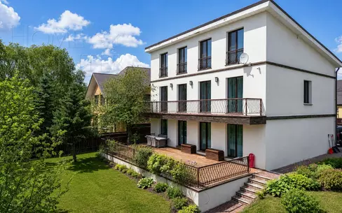 3-этажный коттедж 300 м² с отделкой
