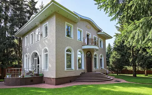2-этажный коттедж 250 м² с отделкой
