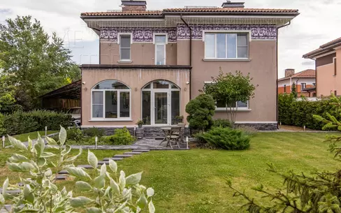 2-этажный коттедж 275 м² с отделкой
