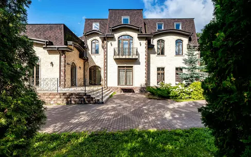 2-этажный коттедж 1 150 м² с отделкой