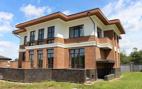 2-этажный коттедж 961 м² без отделки