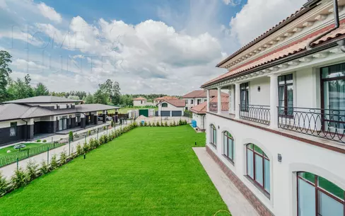 2-этажный коттедж 1 300 м² с отделкой
